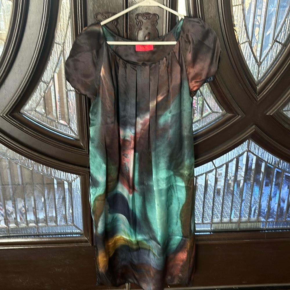 very beautiful, puff sleeves with two pockets